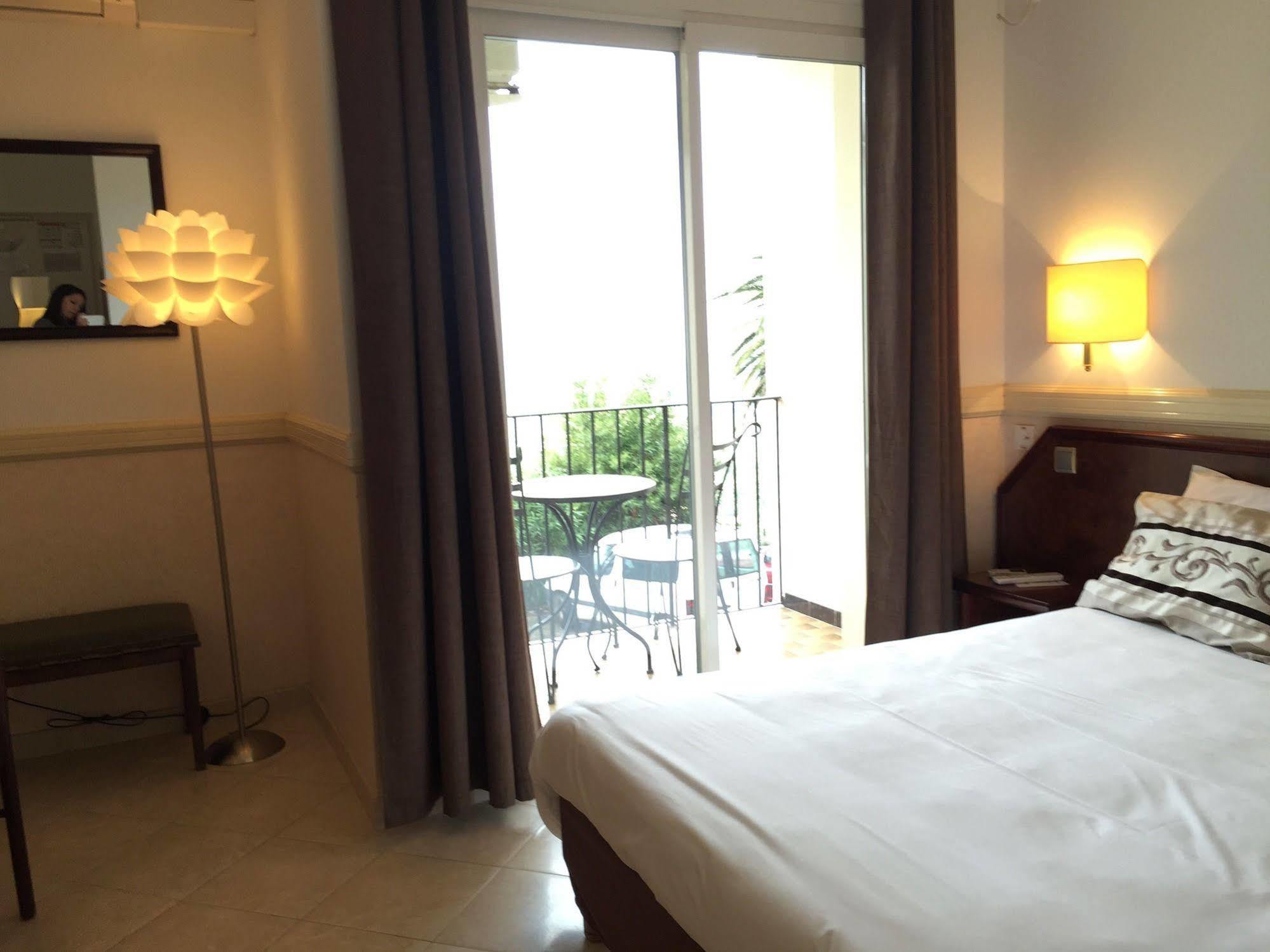 Hotel Des Roches サルテーヌ エクステリア 写真